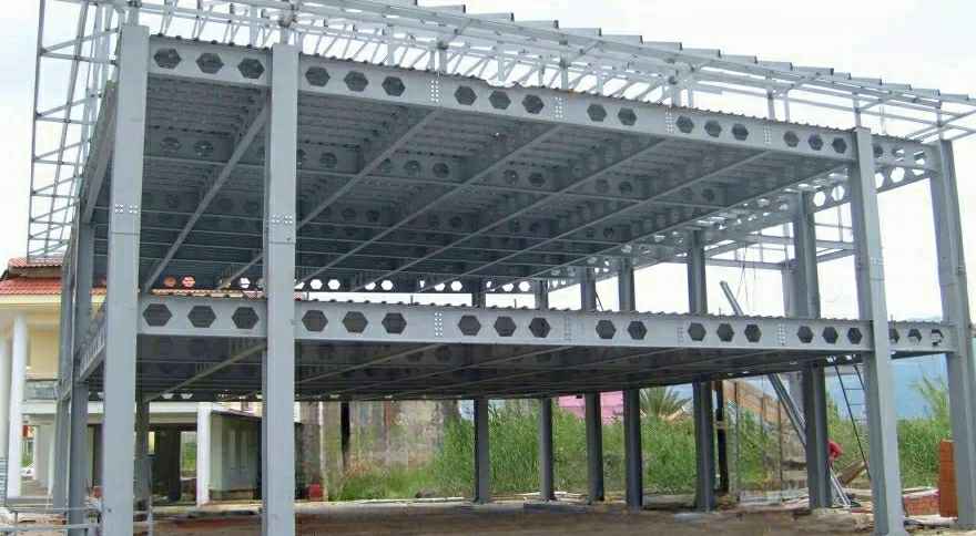 Anahtar Teslim Fabrika ve Tesis İnşaatı 6 Anahtar Teslim Proje Sürecimiz: Çelik Ana Taşıyıcı Sistem