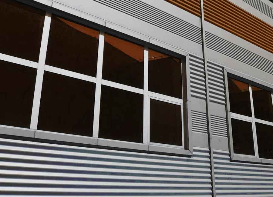 Anahtar Teslim Fabrika ve Tesis İnşaatı 7 Anahtar Teslim Proje Sürecimiz: Çatı ve Cephe Panel Kaplaması