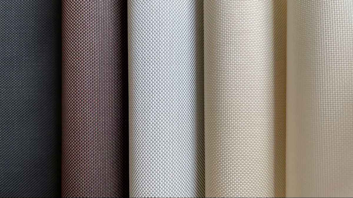 Kocaeli'de bir fabrika yemekhane perdesi için yapılan, ışık filtreli Endüstriyel Stor Perde montajı için seçenekler.