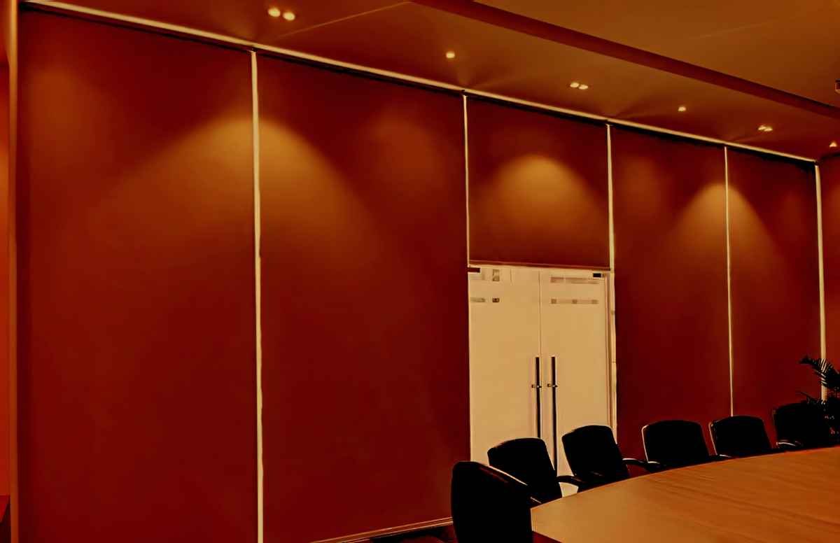 Kocaeli'de bir fabrika yemekhane perdesi için yapılan, ışık filtreli modern screen stor perde montajıdır.