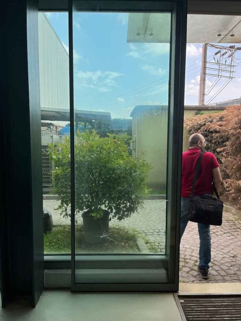 Marmara'daki bir fabrikanın Cam Değişimi 4 fav mimarlık endüstriyel cam değişimi sonrası temperli cam uygulaması