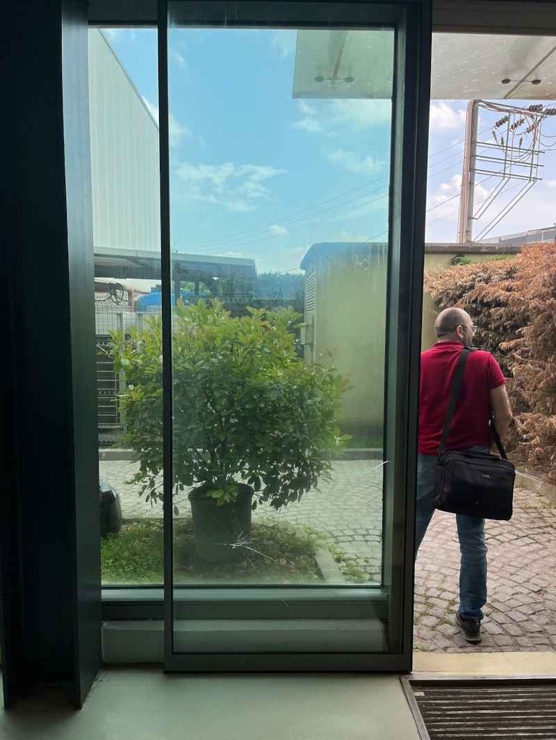 Marmara'daki bir fabrikanın Cam Değişimi 6 fav mimarlık endüstriyel cam değişimi sonrası temperli cam uygulaması