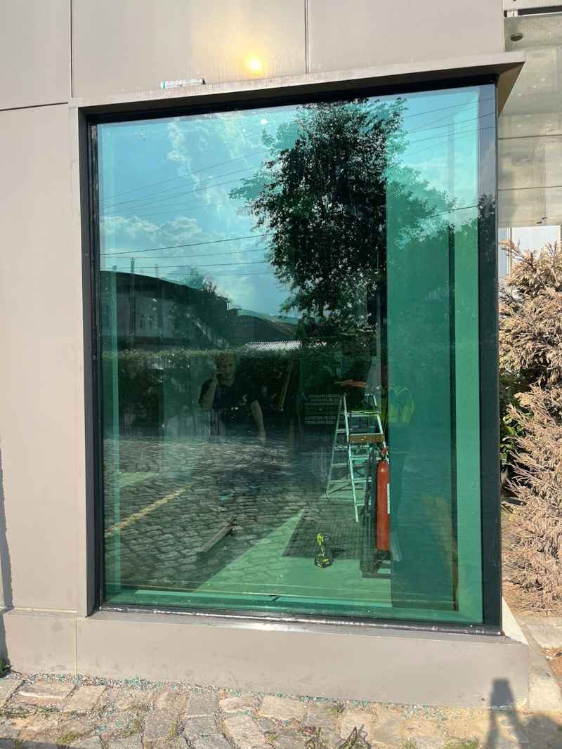 Marmara'daki bir fabrikanın Cam Değişimi 7 fav mimarlık endüstriyel cam değişimi sonrası temperli cam uygulaması